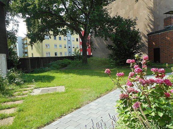 LutherGarten1-DSCN0329.JPG